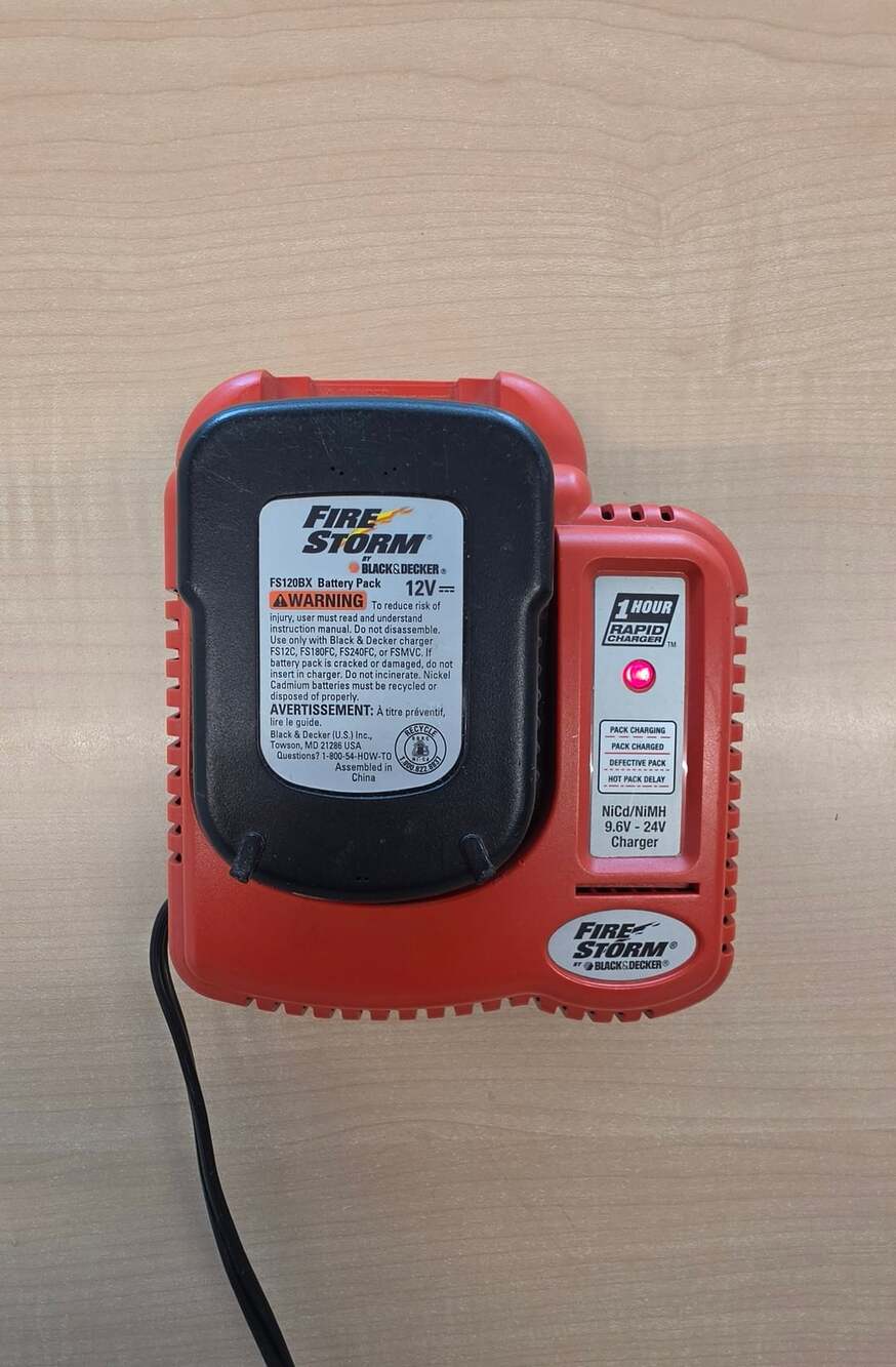 Black & Decker Fire Storm 9.6V-24V Charger And 12V Battery Pack